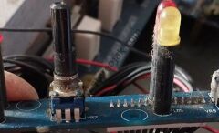 BEHRINGER EUROPOWER  EP1500 2X750W Power Amplifikatör  ses potansı