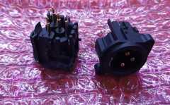 3 PİN XLR CANON  DİK PLASTİK YUVA