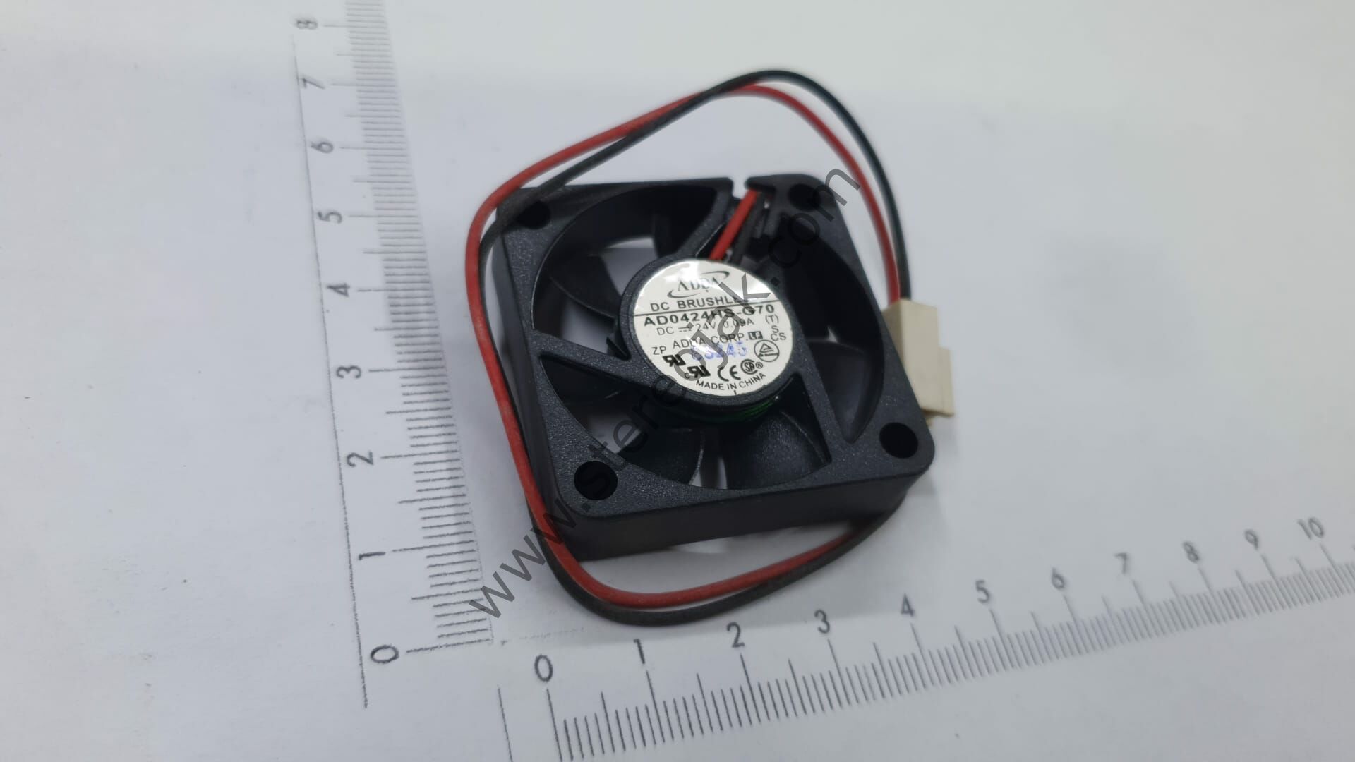 ADDA  DC BRUSHLESS   AD0424HS-G70  DC 24V 0.09A   4X4X1CM  2 KABLO FAN