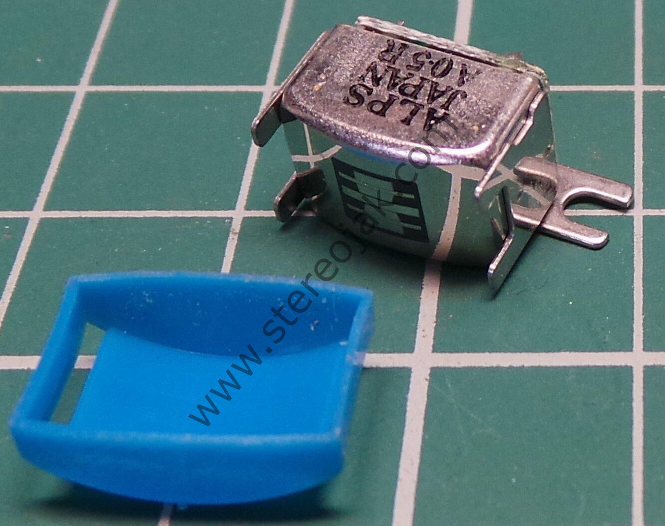 KISA ŞASE  AUTOREVERS  TEYP KRİSTALİ   ( SONY  KISA ŞASE AUTOREVERSE    TEYP KRİSTALİ  )  (   VINTAGE CFS-710L  )