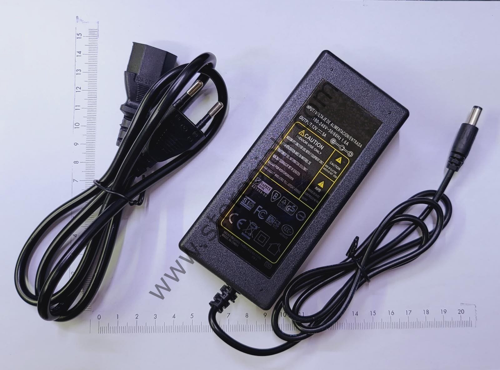12V 5A Adaptör 5.5 x 2.5 Jak'lı (2.1 'e de uyumlu ) 1. SINIF ORJİNAL ADAPTÖR ( 1 METRE KABLO DAHİL )