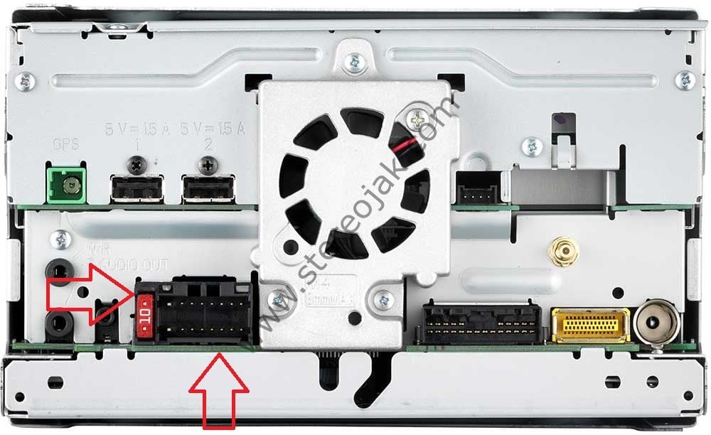 AVIC-Z830DAB   oto teyp soketi