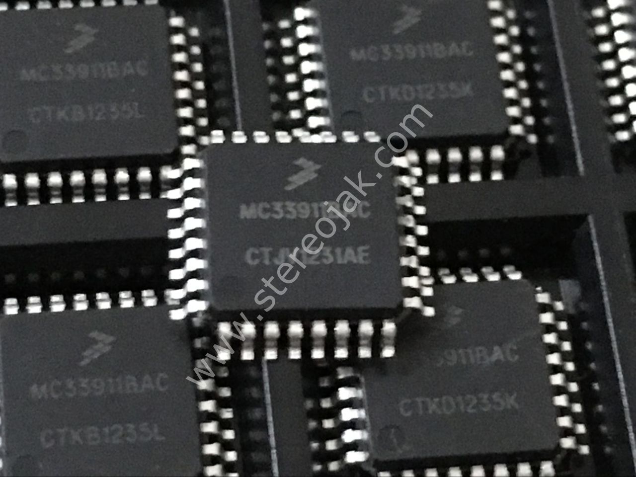 MC33911BAC      (1.SINIF ÜRÜN )    LIN Transceivers SBC LIN2G MEDIUM END         (  32LQFP   KILIF )