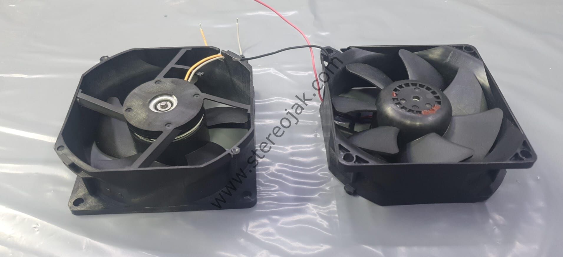 8X8X2.8 CM FAN  12 VOLT 2 KABLO  0.65AMP  YÜKSEK HIZLI UZUN ÖMÜRLÜ  FAN  GİRİŞ ÇIKIŞ FANI  TAKIM