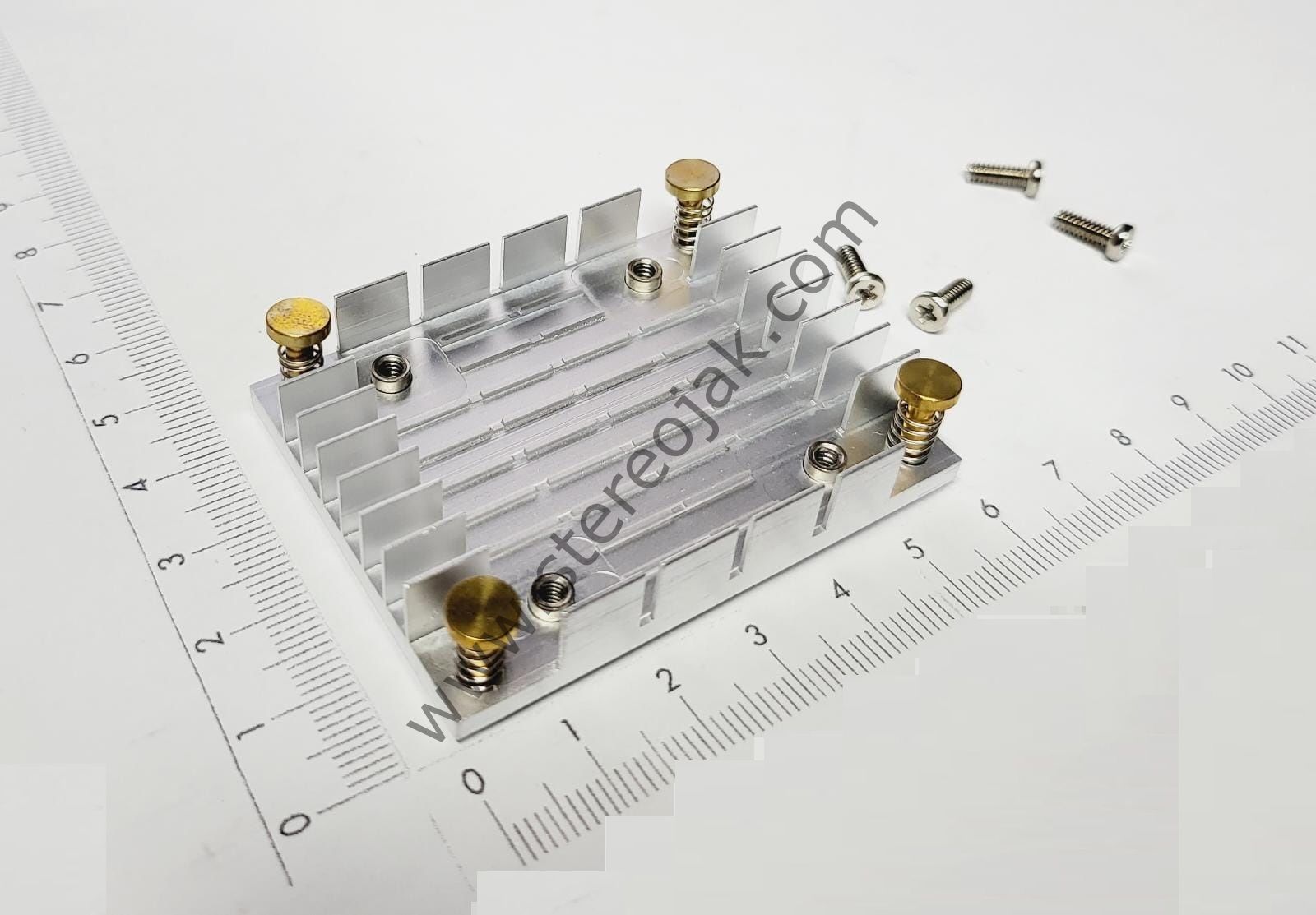 40mm x 40mm Fan için Aliminyum Soğutucu , Kasa ebatı  58mm x 45mm , 1.Sınıf Kalite